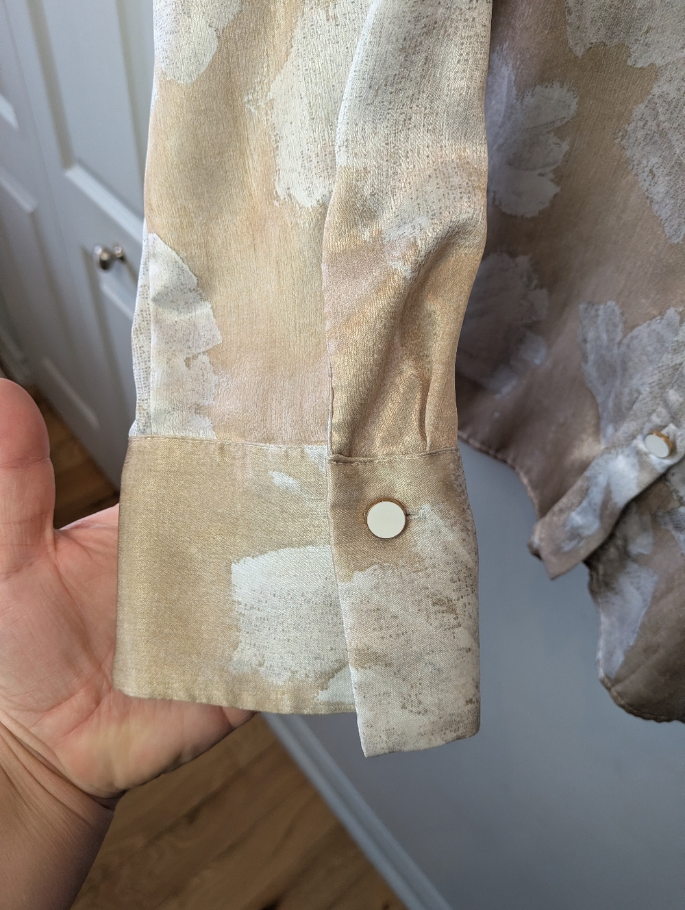ZARA Women Blouse Beige And White Size XS Loose Fit Elegant Glossy Texture - Picture 7 of 13